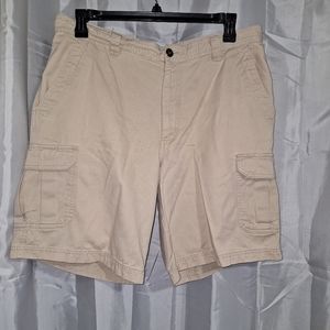 Columbia Men's Cargo shorts Size 36 Color Shell, Cotton Blend